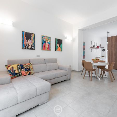 White Gold Apartment 卡利亚里 外观 照片